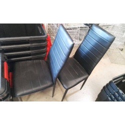 CHAISE PVC NOIRE EN LETAT 