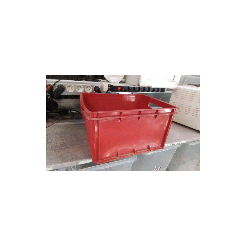 CAISSE PLASTIQUE ROUGE