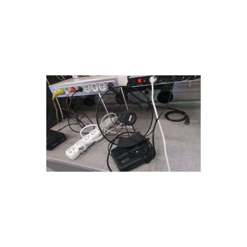 ANTENNE AMPLIFIÉE AXIL