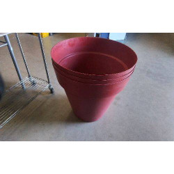 POT PLASTIQUE ROUGE GM 135L 