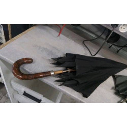 PARAPLUIE NOIR EN LETAT 