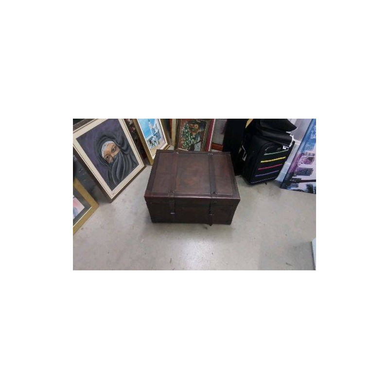 MALLE BOIS ET CUIR EN L\'ETAT (GRIFFURES)