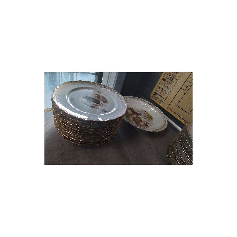 ASSIETTES A GIBIER + PLAT PORCELAINE 