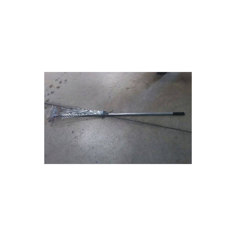 OUTIL RAMASSE FEUILLES