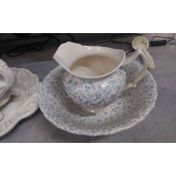 NECESSAIRE DE TOILETTE  /...