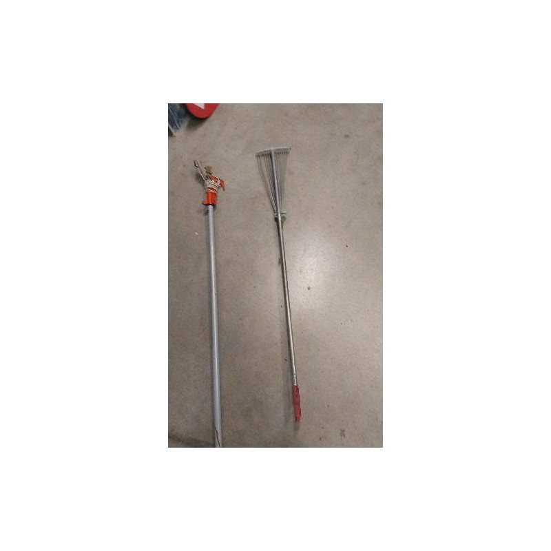 OUTIL RAMASSE FEUILLES 