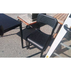 CHAISE PLASTIQUE NOIRE IKEA