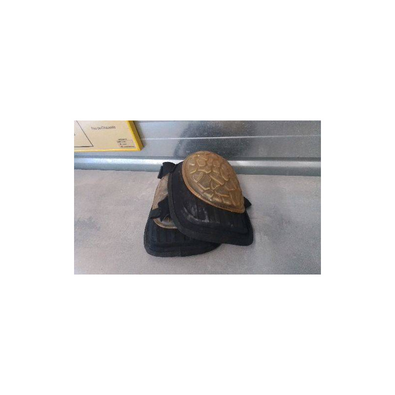 GENOUILLÈRES DE MACON