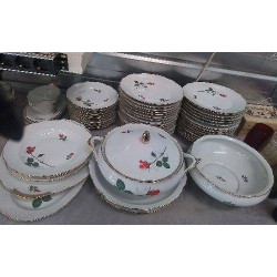 SERVICE DE TABLE PORCELAINE...