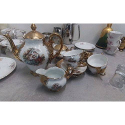 SERVICE A CAFE DORE ITALIEN 