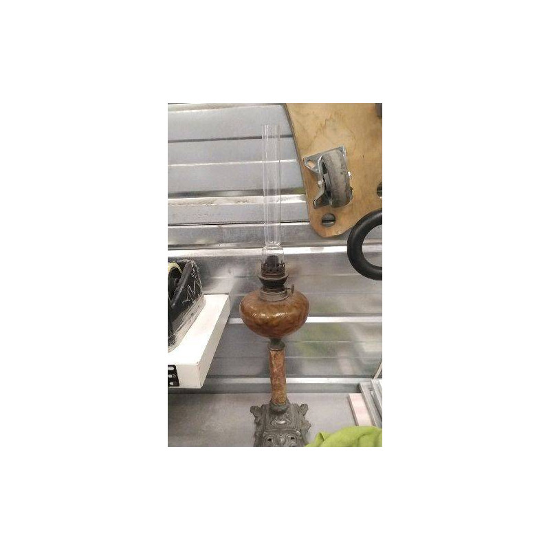 LAMPE A PETROLE