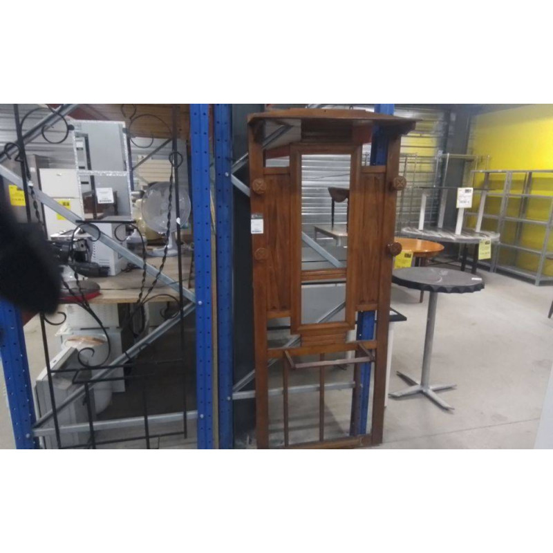 VESTIAIRE BOIS EN L\'ETAT