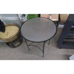 TABLE DAPPOINT METAL DESSUS...