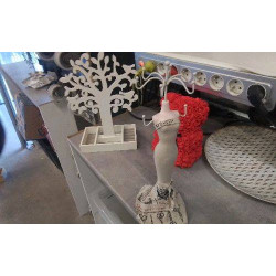 PORTE COLLIERS BUSTE FEMME