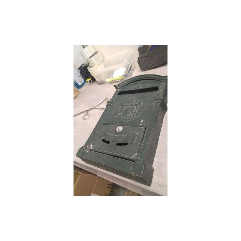 BOITE AUX LETTRES FONTE - MANQUE CLE