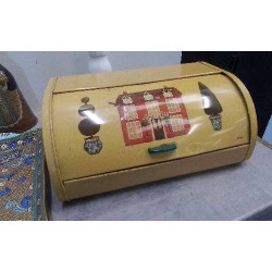 HUCHE A PAIN METAL EN L’ETAT 