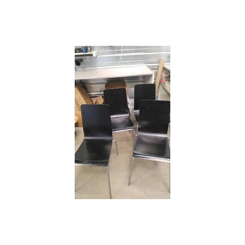CHAISE NOIRE EN L’ETAT